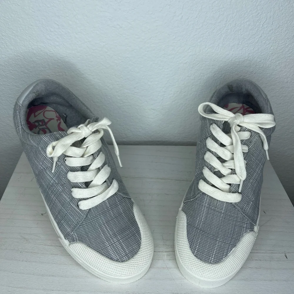 NWOT Roxy Pierview Gray Canvas Lace Up Low Top Cushion Sneakers Size 9